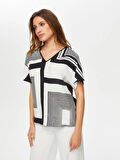 Monochrome Çizgili Desen Arkası Örme Kısa Kol Bluz S25BLZ038