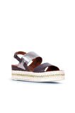 Bueno Shoes Taba Gümüş Deri Kadın Dolgu Topuklu Sandalet 01ws5200