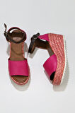 Bueno Shoes Fuşya Deri Kadın Dolgu Topuklu Sandalet 01wn3601