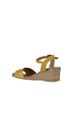 Bueno Shoes Sarı Deri Kadın Dolgu Topuklu Sandalet 01ws10304