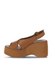 Bueno Shoes Taba Koyu Deri Kadın Dolgu Topuklu Sandalet 01wy9007
