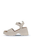 Bueno Shoes Krem Deri Kadın Dolgu Topuklu Sandalet 01wy12600