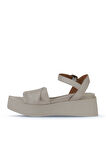 Bueno Shoes Krem Deri Kadın Dolgu Topuklu Sandalet 01wy5909