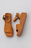 Bueno Shoes Turuncu Deri Kadın Dolgu Topuklu Sandalet 01wy5909