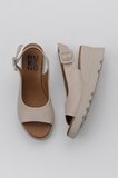 Bueno Shoes Krem Deri Kadın Dolgu Topuklu Sandalet 01wy8600