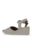Bueno Shoes Krem Deri Kadın Dolgu Topuklu Sandalet 01wy2400