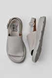 Bueno Shoes Ekru Deri Kadın Dolgu Topuklu Sandalet 01wy9410