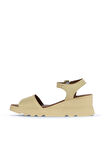 Bueno Shoes Sarı Açık Deri Kadın Dolgu Topuklu Sandalet 01wa0507