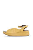 Bueno Shoes Sarı Deri Kadın Dolgu Topuklu Sandalet 01wa2402