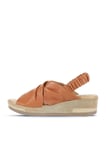 Bueno Shoes Taba Koyu Deri Kadın Dolgu Topuklu Sandalet 01wu5700