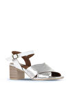 Bueno Shoes Gümüş Beyaz Deri Kadın Topuklu Sandalet 01wa2810