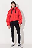 Regular Fit Normal Kesim Kapüşonlu Dik Yaka Kırmızı Şişme Mont