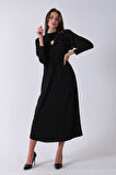 Siyah Bisiklet Yaka Kendinden Şal Detaylı Broşlu Bel Bağlamalı Elbise 4571580.01