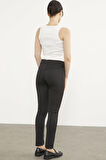Beli Lastikli Parça Detaylı Tayt - Siyah