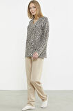Yakası Düğmeli Leopar Kombinli Pijama Takım - Bej