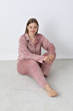 Kadın Kışlık Önden Düğmeli Puantiyeli Kadife Battal Pijama Takımı Pudra