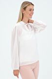 Yakası Bağlama Detaylı Bluz