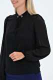 Yakası Bağlama Detaylı Bluz