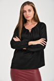 Yakası Aksesuarlı Bluz