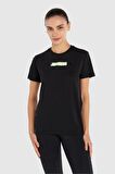 Hummel T-TE GRAPHIC LOGO LAYER TEE KISA KOLLU TİŞÖRT