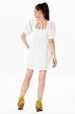 Kısa Kol Lara Kare Yaka Bağlama Detaylı Yazlık Müslin Elbise Beyaz Byz