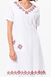 Kısa Kol Şile Bezi Kruvaze Yaka Nakışlı Tülin Midi Boy Yazlık Otantik Elbise Beyaz Byz
