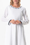 Uzun Kol Şile Bezi Lerzan Oval Yaka Nakışlı Yazlık Elbise Beyaz Byz