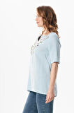 Kısa Kol Çiçek V Yaka Nakışlı Müslin Yazlık Bluz Buz Mavi Bmv