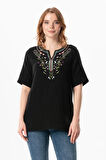 Kısa Kol Çiçek V Yaka Nakışlı Müslin Yazlık Bluz Siyah Syh