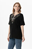Kısa Kol Çiçek V Yaka Nakışlı Müslin Yazlık Bluz Siyah Syh