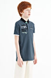 Orman Yeşili Yazı Nakış Detaylı Standart Kalıp Polo Yaka Erkek Çocuk T-Shirt - 11085 | 4-5 Yaş
