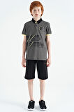 Koyu Gri Baskı Detaylı Polo Yaka Standart Kalıp Erkek Çocuk T-Shirt - 11094 | 10-11 Yaş