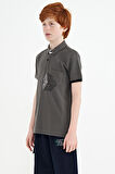 Koyu Gri Ön Cep Detaylı Baskılı Standart Kalıp Polo Yaka Erkek Çocuk T-Shirt - 11102 | 9-10 Yaş