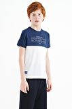 Beyaz Yazı Baskılı Renk Bloklu Standart Kalıp O Yaka Erkek Çocuk T-Shirt - 11134 | 9-10 Yaş