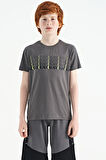 Koyu Gri Yazı Baskılı O Yaka Standart Kalıp Erkek Çocuk T-Shirt - 11149 | 4-5 Yaş