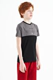 Siyah Yazı Baskılı Renk Bloklu Standart Kalıp O Yaka Erkek Çocuk T-Shirt - 11134 | 3-4 Yaş