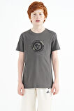 Koyu Gri Nakış İşleme Detaylı O Yaka Standart Kalıp Erkek Çocuk T-Shirt - 11115 | 7-8 Yaş