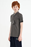 Koyu Gri Ön Cep Detaylı Baskılı Standart Kalıp Polo Yaka Erkek Çocuk T-Shirt - 11102 | 14-15 Yaş