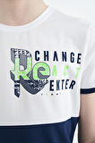 Beyaz Baskı Detaylı Renk Bloklu Standart Kalıp O Yaka Erkek Çocuk T-Shirt - 11107