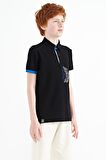 Siyah Ön Cep Detaylı Baskılı Standart Kalıp Polo Yaka Erkek Çocuk T-Shirt - 11102 | 14-15 Yaş