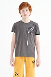 Koyu Gri Baskı Detaylı O Yaka Standart Kalıp Erkek Çocuk T-Shirt - 11131 | 4-5 Yaş