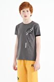 Koyu Gri Baskı Detaylı O Yaka Standart Kalıp Erkek Çocuk T-Shirt - 11131 | 4-5 Yaş