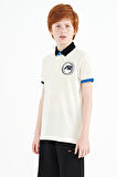 Ekru Kol Ucu Renkli Logo Nakışlı Standart Kalıp Polo Yaka Erkek Çocuk T-Shirt - 11138 | 4-5 Yaş