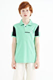 Su Yeşili Renk Bloklu Omuz Garni Detaylı Standart Kalıp Erkek Çocuk T-Shirt - 11155 | 9-10 Yaş