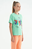 Su Yeşili Renki Yazı Baskılı O Yaka Oversize Kısa Kollu Kız Çocuk T-Shirt - 75112 | 10-11 Yaş