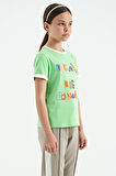 Neon Yeşil Renkli Yazı Detaylı O Yaka Rahat Form Kız Çocuk T-Shirt - 75109 | 10-11 Yaş