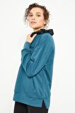 Zümrüt Kadın Büzgülü Deri Detaylı Kanguru Cep Kadın Oversize Sweatshirt - 97161 | XS