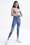 Gri Basic Önü Yırtmaçlı V Yaka Kadın Crop Top - 97206 | M