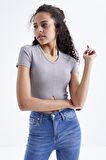 Gri Basic Önü Yırtmaçlı V Yaka Kadın Crop Top - 97206 | M