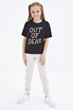 Siyah Oversize Yazı Baskılı O Yaka Düşük Omuz Kız Çocuk T-Shirt  - 75028 | 7-8 Yaş